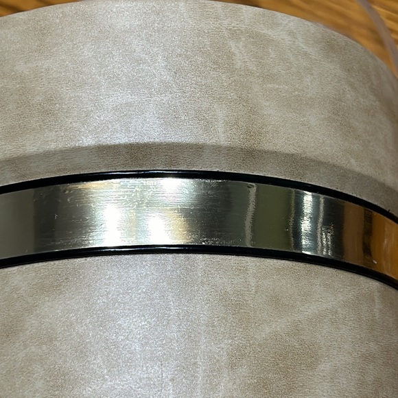 Shelton Ware faux leather Mid-Century Modern ice bucket w/lid.  Lucite handle. - Picture 7 of 11